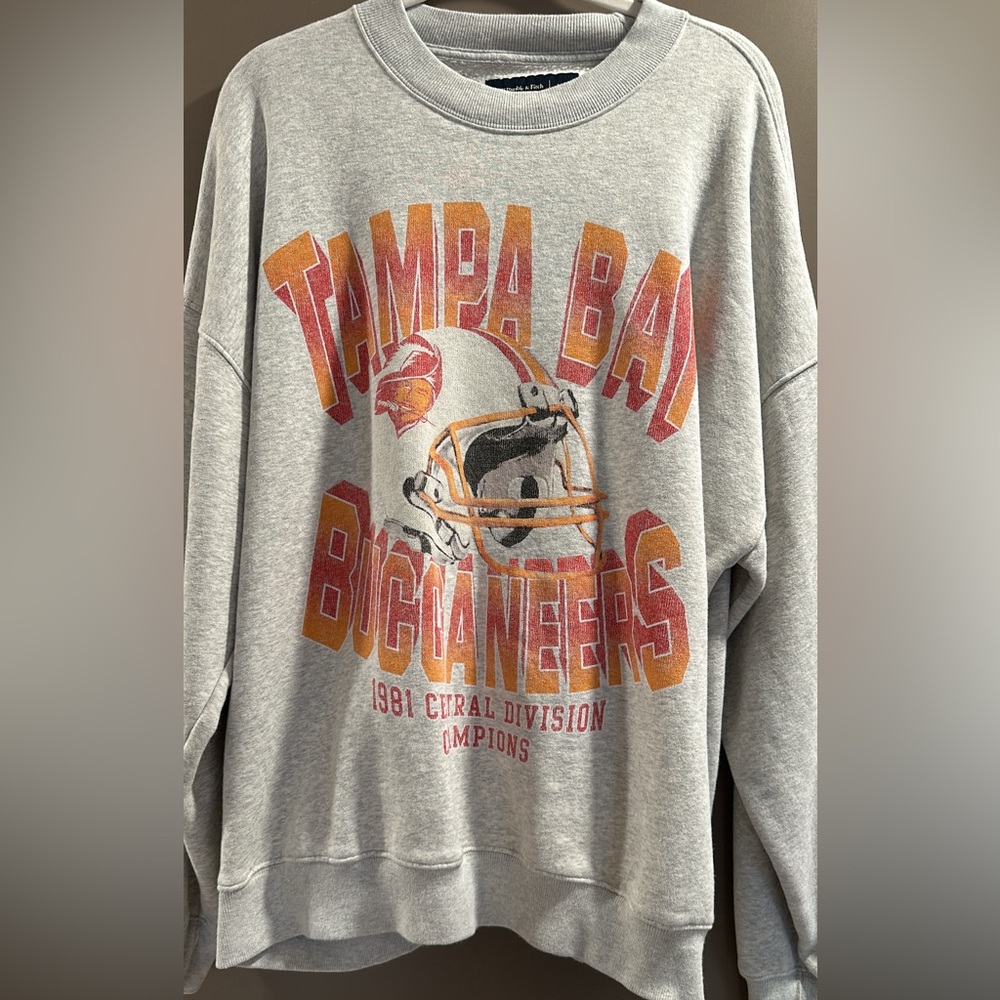 Abercrombie oversized NFL collection, Tampa Bay, size XL